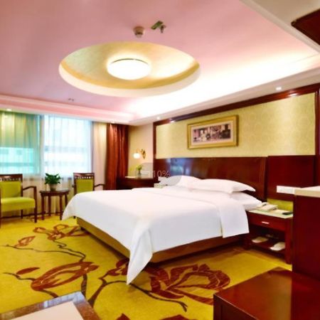 Vienna Hotel Shenzhen Railway Station Екстериор снимка