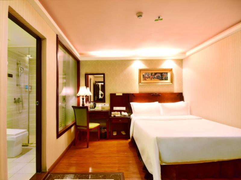 Vienna Hotel Shenzhen Railway Station Екстериор снимка