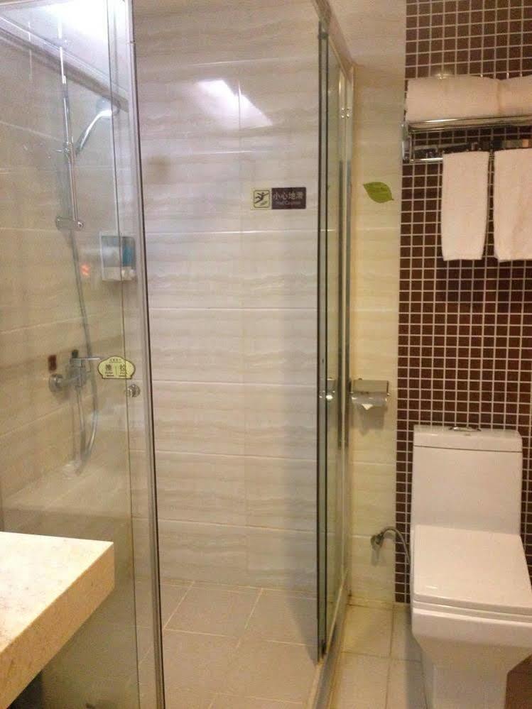Vienna Hotel Shenzhen Railway Station Екстериор снимка