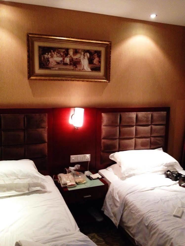 Vienna Hotel Shenzhen Railway Station Екстериор снимка