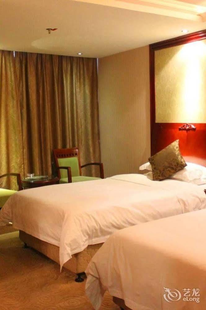 Vienna Hotel Shenzhen Railway Station Екстериор снимка