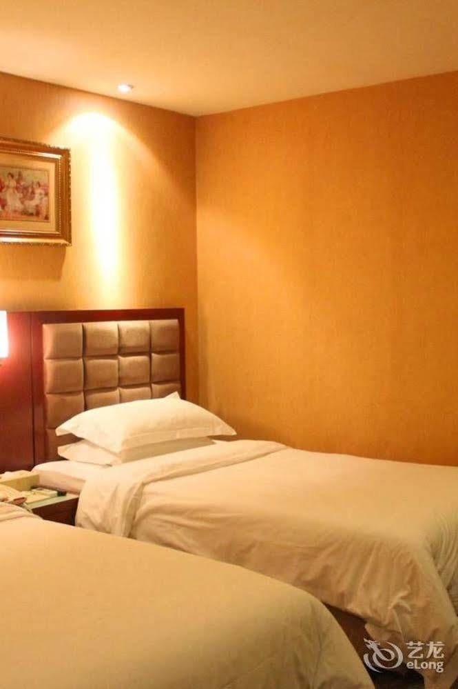 Vienna Hotel Shenzhen Railway Station Екстериор снимка
