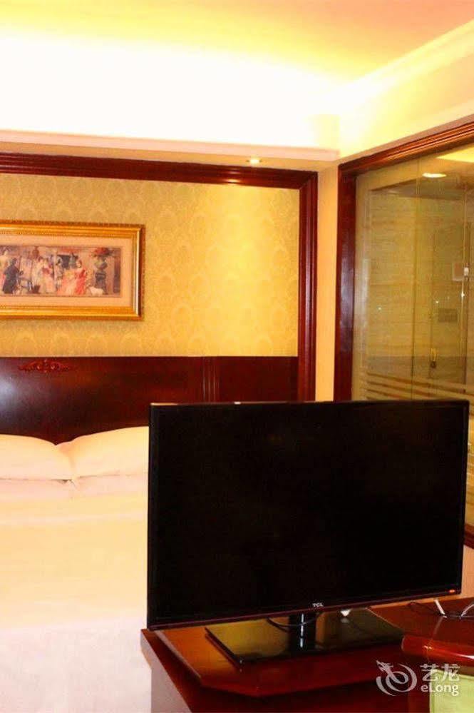 Vienna Hotel Shenzhen Railway Station Екстериор снимка