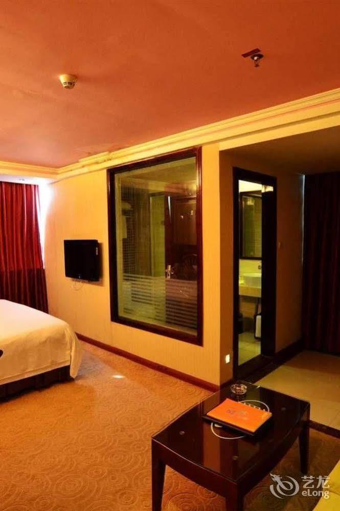Vienna Hotel Shenzhen Railway Station Екстериор снимка