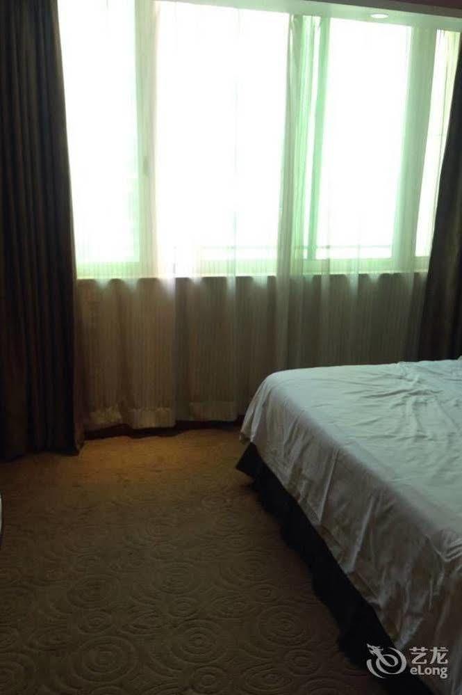 Vienna Hotel Shenzhen Railway Station Екстериор снимка